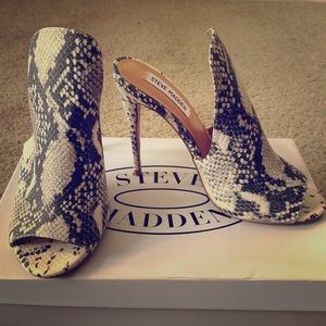 Steve Madden Snake Skin Shoes (New)